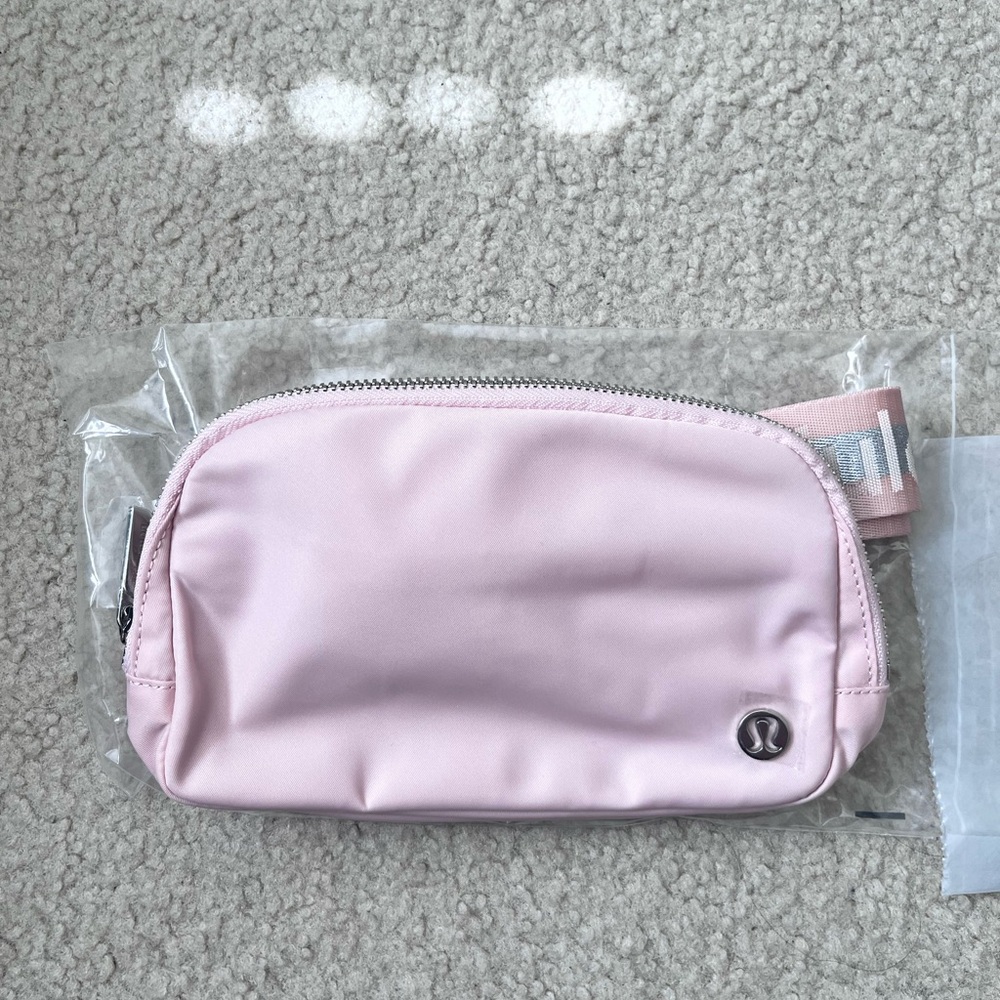 Lululemon Everywhere Belt Bag 1L NWT
